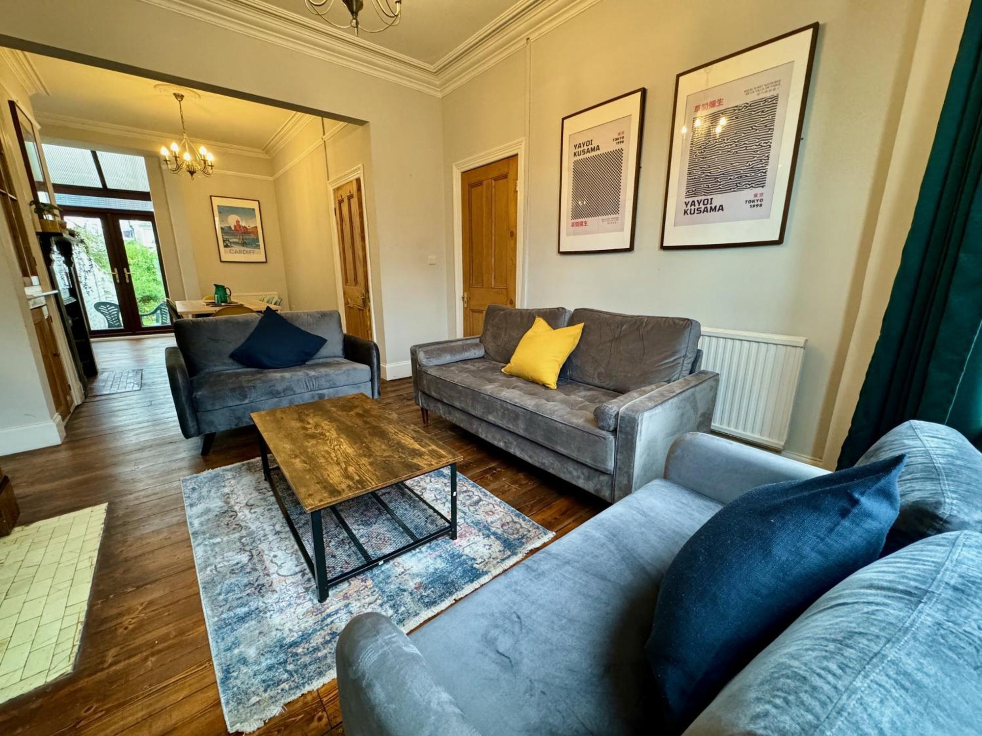Holiday home Large Citycentre Townhouse & Hot Tub, Pool Table And Offroad Parking