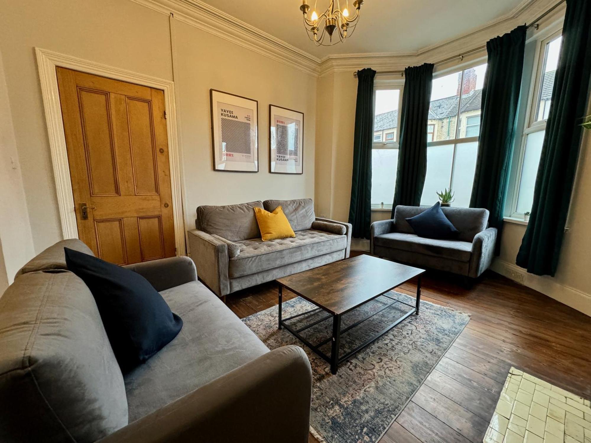 Holiday home Large Citycentre Townhouse & Hot Tub, Pool Table And Offroad Parking Cardiff