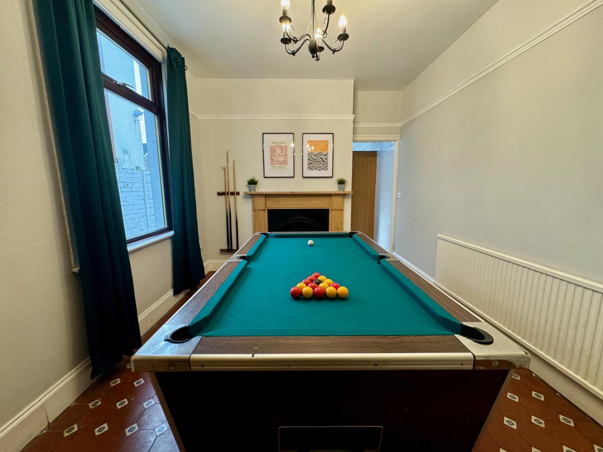 Holiday home Large Citycentre Townhouse & Hot Tub, Pool Table And Offroad Parking Cardiff