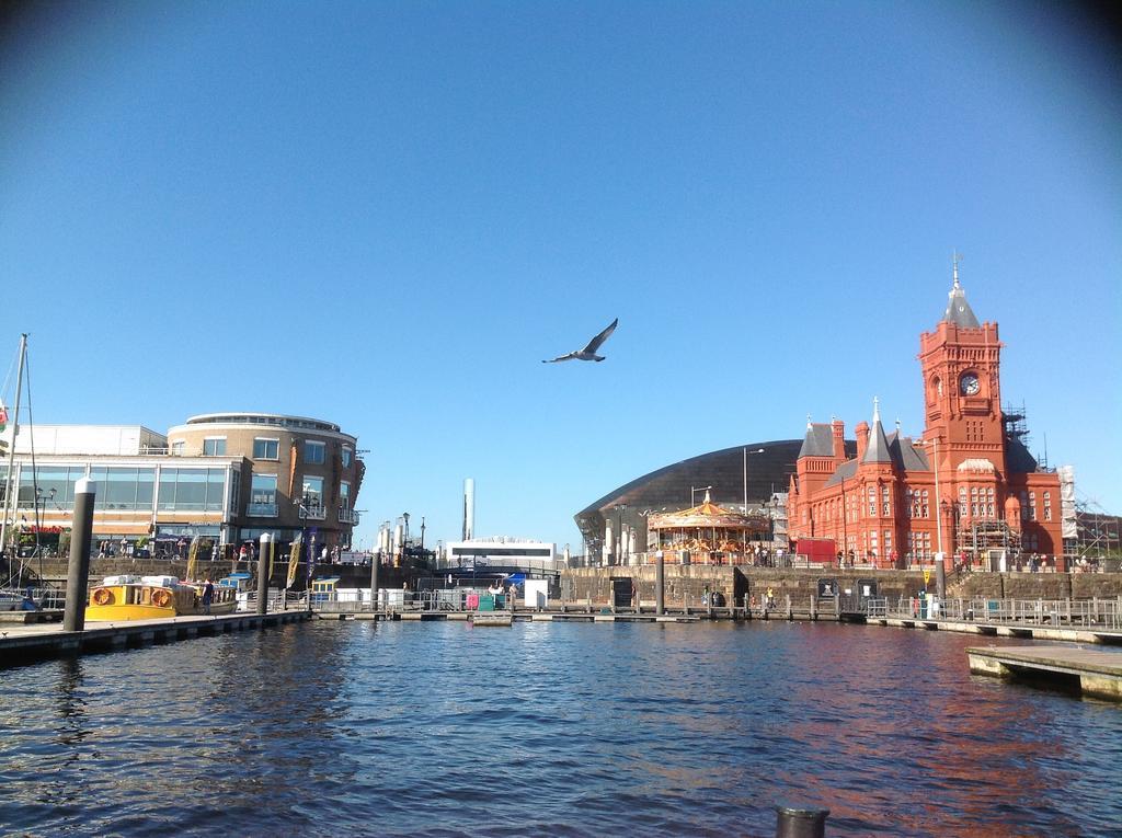 Riverbank Penthouse And * Cardiff