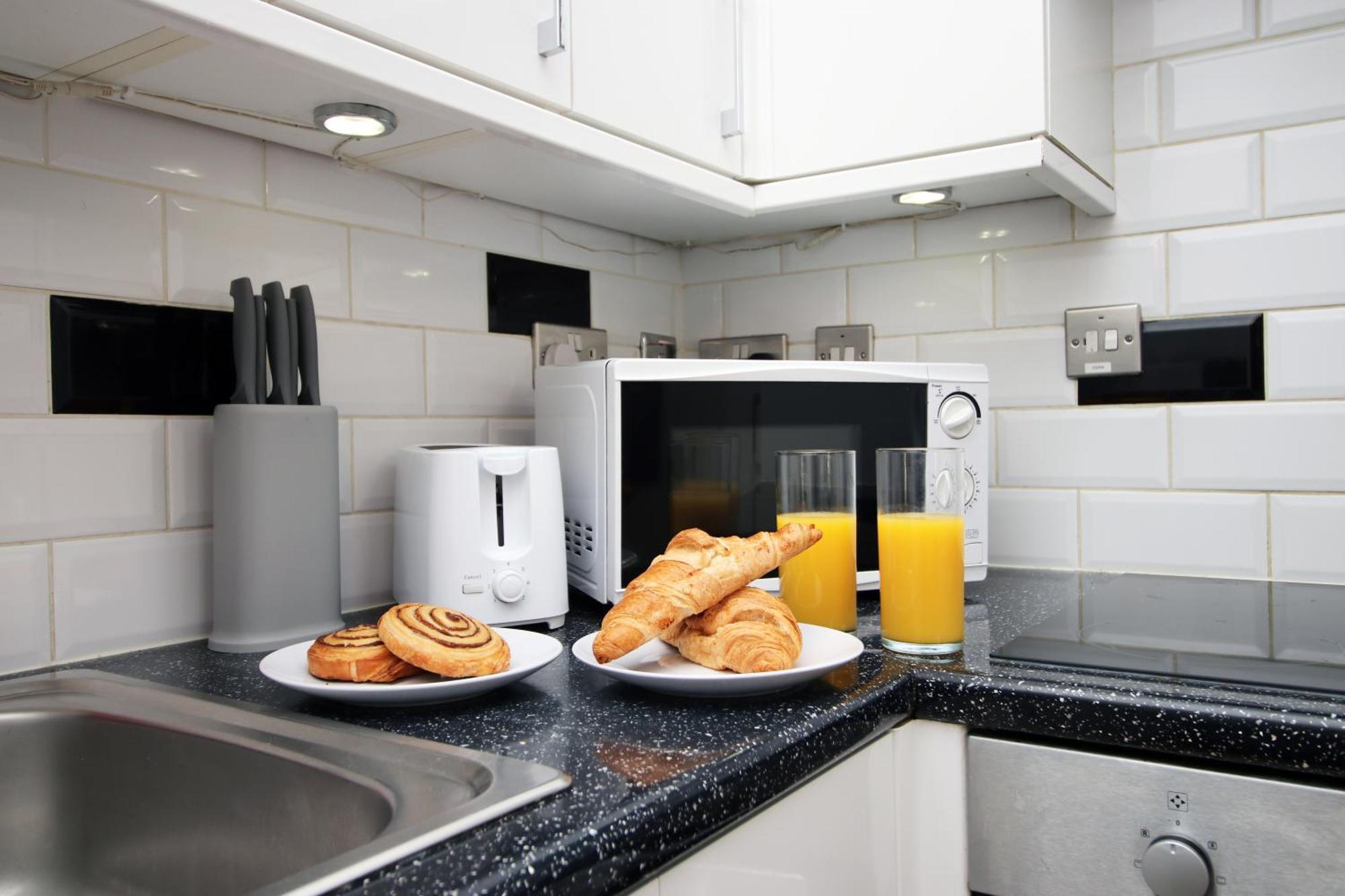 Perfectly Located Centre Apartment, Free Parking, Cable Tv And Wi-fi Apartment Cardiff