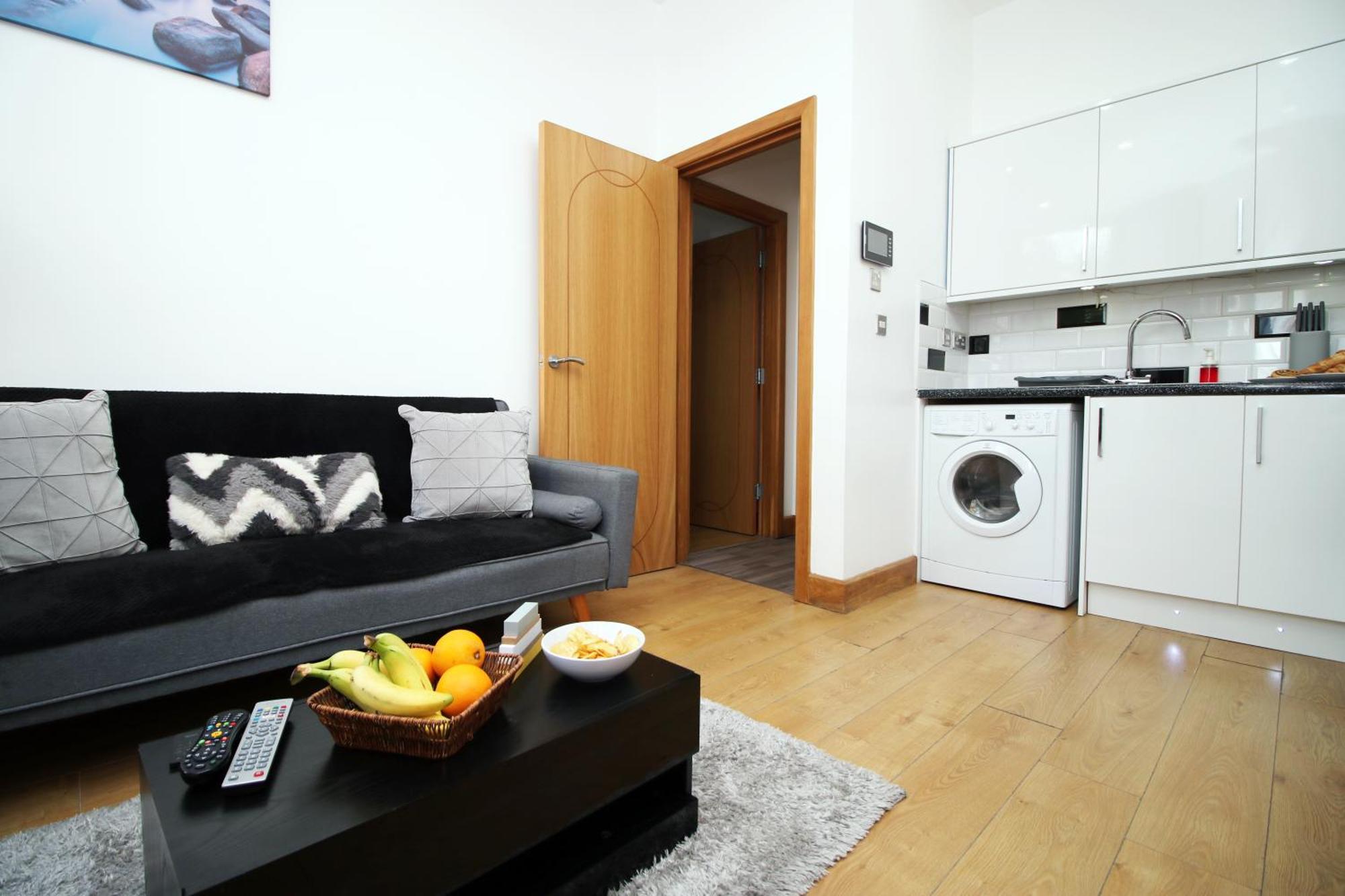 Perfectly Located Centre Apartment, Free Parking, Cable Tv And Wi-fi
