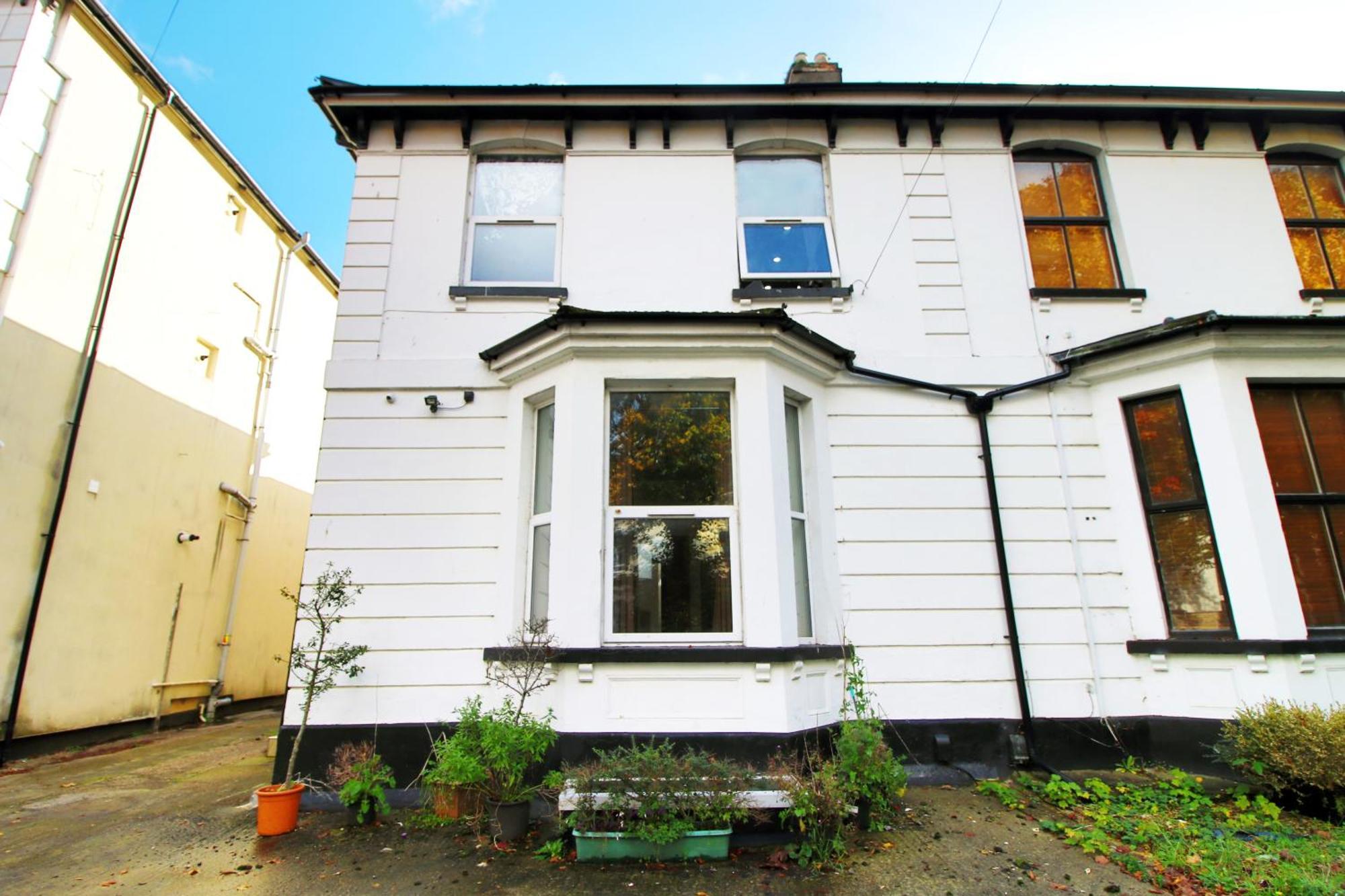 Apartment Perfectly Located Centre Apartment, Free Parking, Cable Tv And Wi-fi