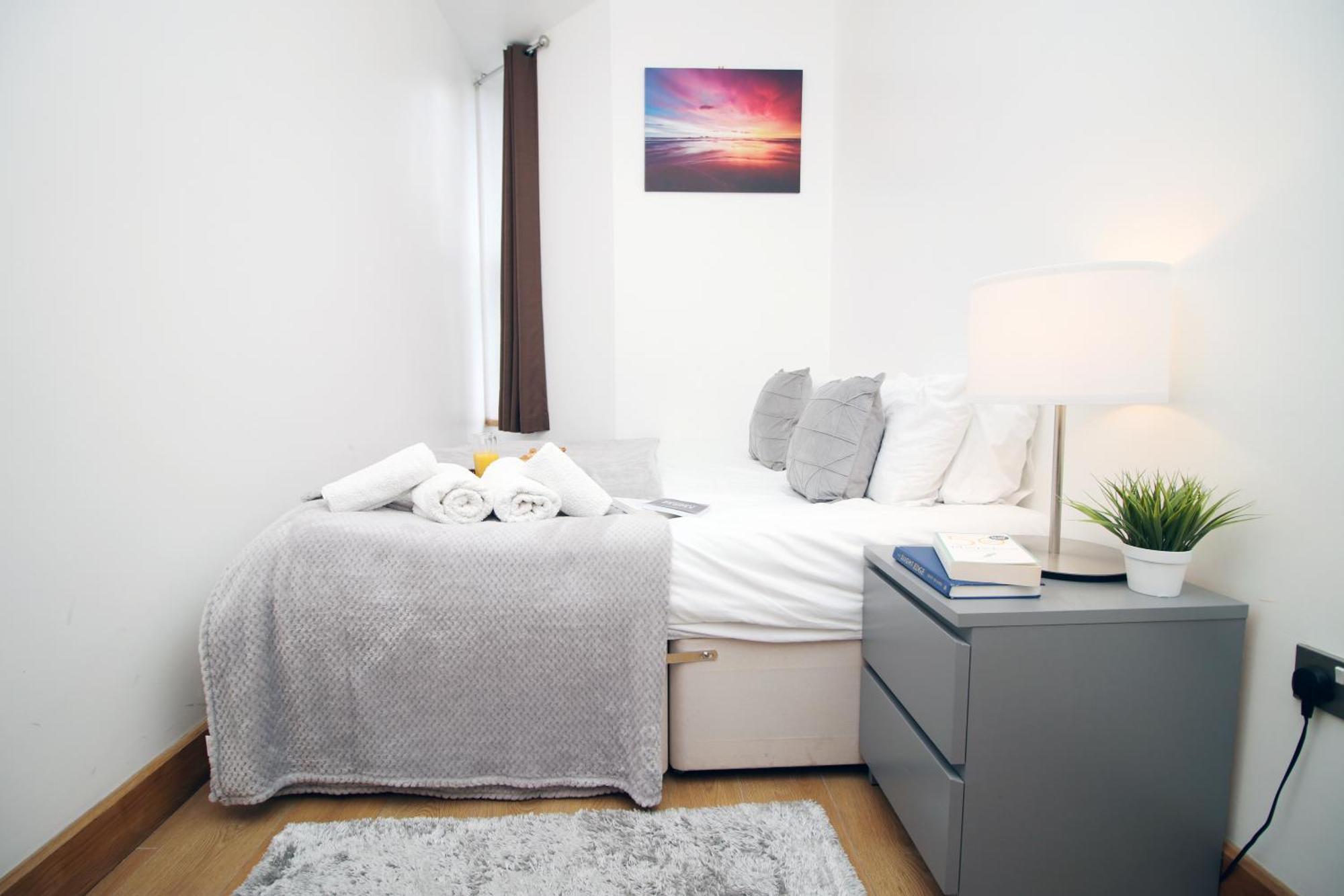 Perfectly Located Centre Apartment, Free Parking, Cable Tv And Wi-fi Cardiff