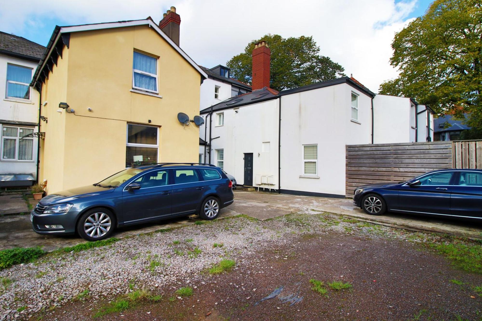 Perfectly Located Centre Apartment, Free Parking, Cable Tv And Wi-fi