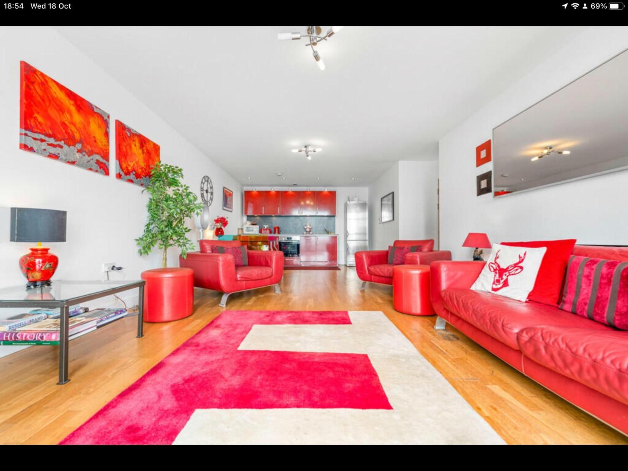 Stunning Spacious City Apartment With Free Parking *