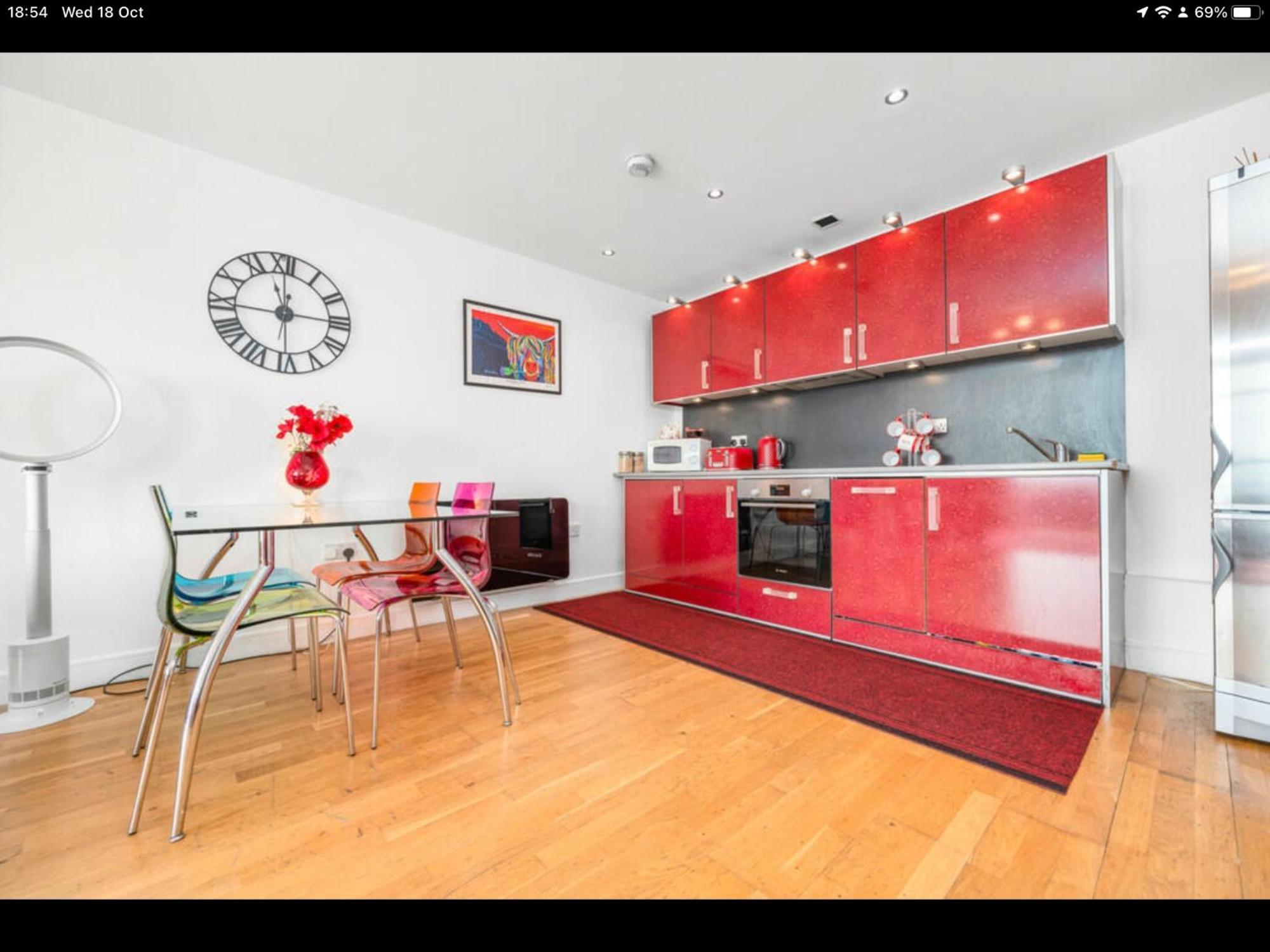 Stunning Spacious City Apartment With Free Parking *