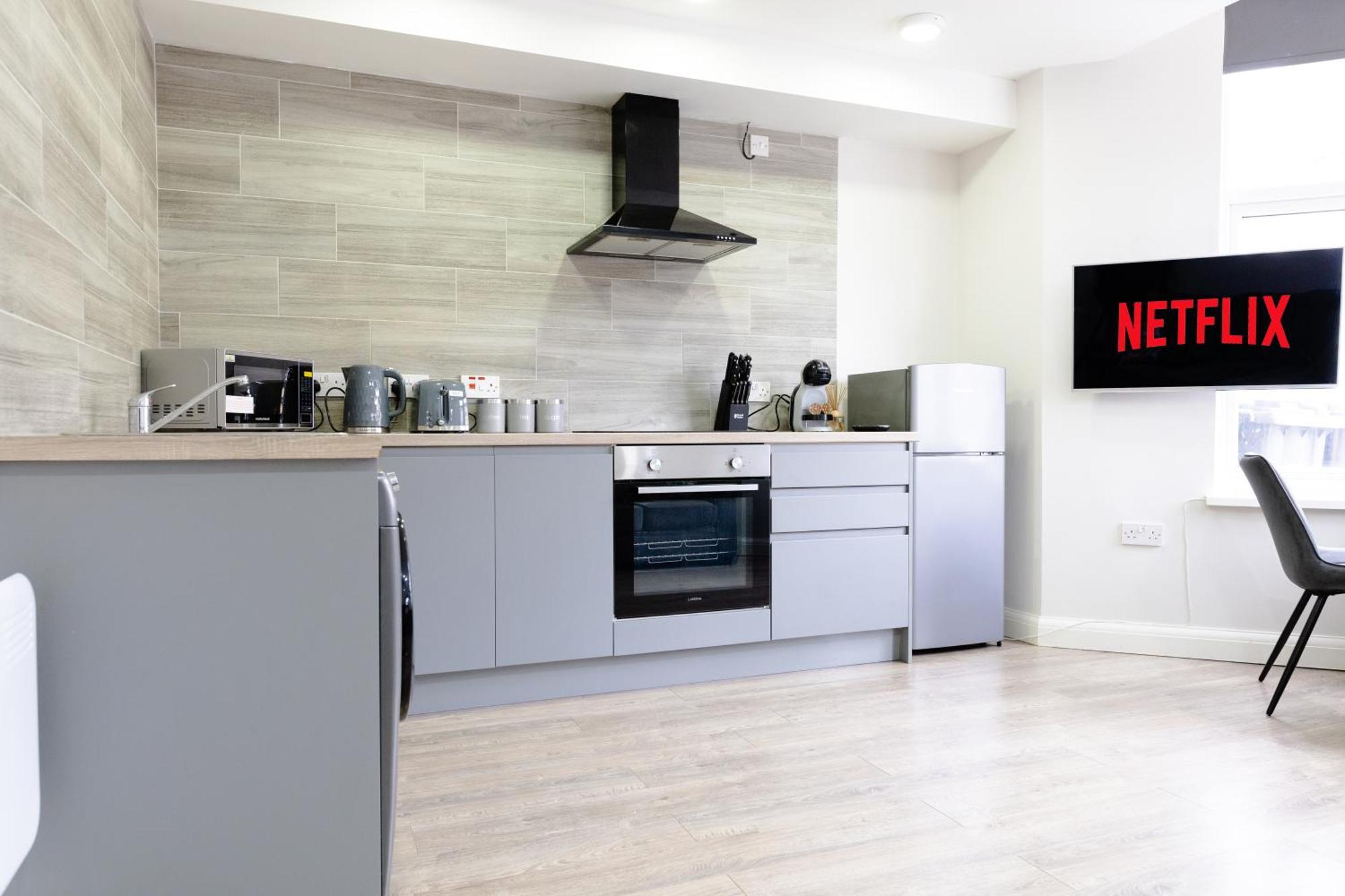 Modern Near Centre Apartment *