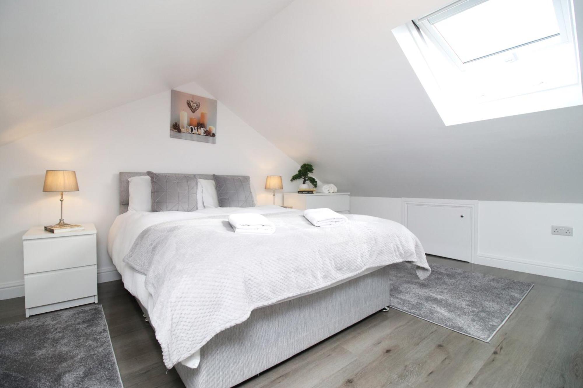Premium Guesthouse, Fast Wi-fi, Street Free Parking, Central, Fully Equipped Cardiff