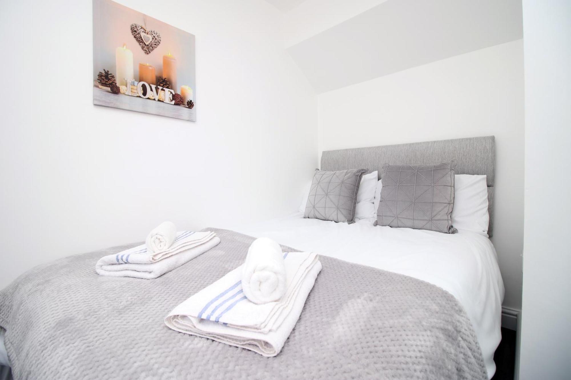 Guest house Premium Guesthouse, Fast Wi-fi, Street Free Parking, Central, Fully Equipped