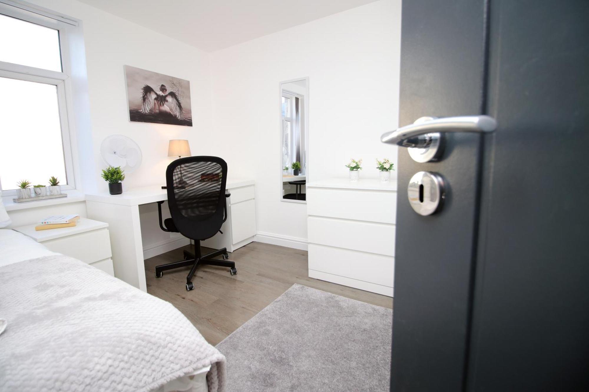 Guest house Premium Guesthouse, Fast Wi-fi, Street Free Parking, Central, Fully Equipped Cardiff