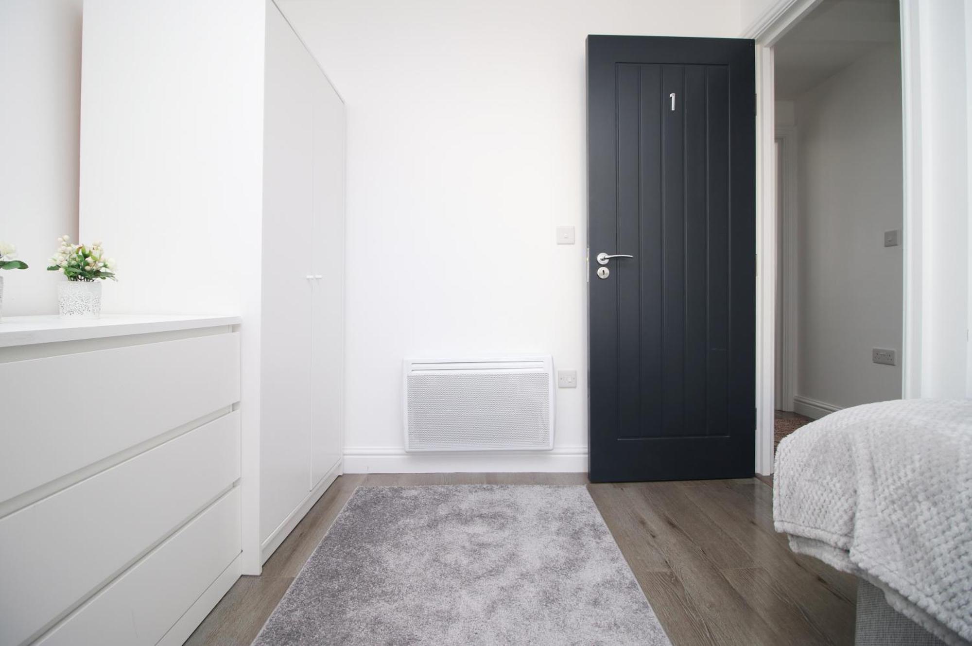 Premium Guesthouse, Fast Wi-fi, Street Free Parking, Central, Fully Equipped *