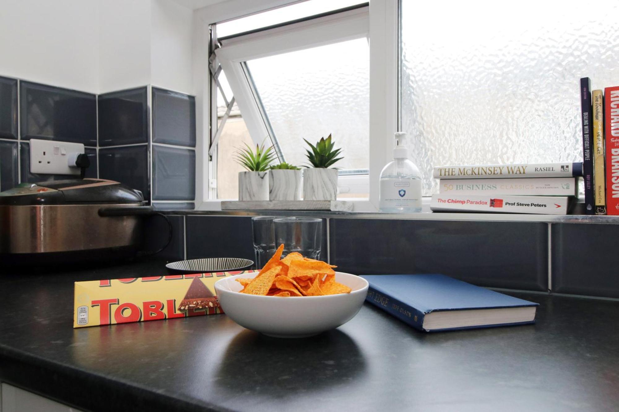 Guest house Premium Guesthouse, Fast Wi-fi, Street Free Parking, Central, Fully Equipped