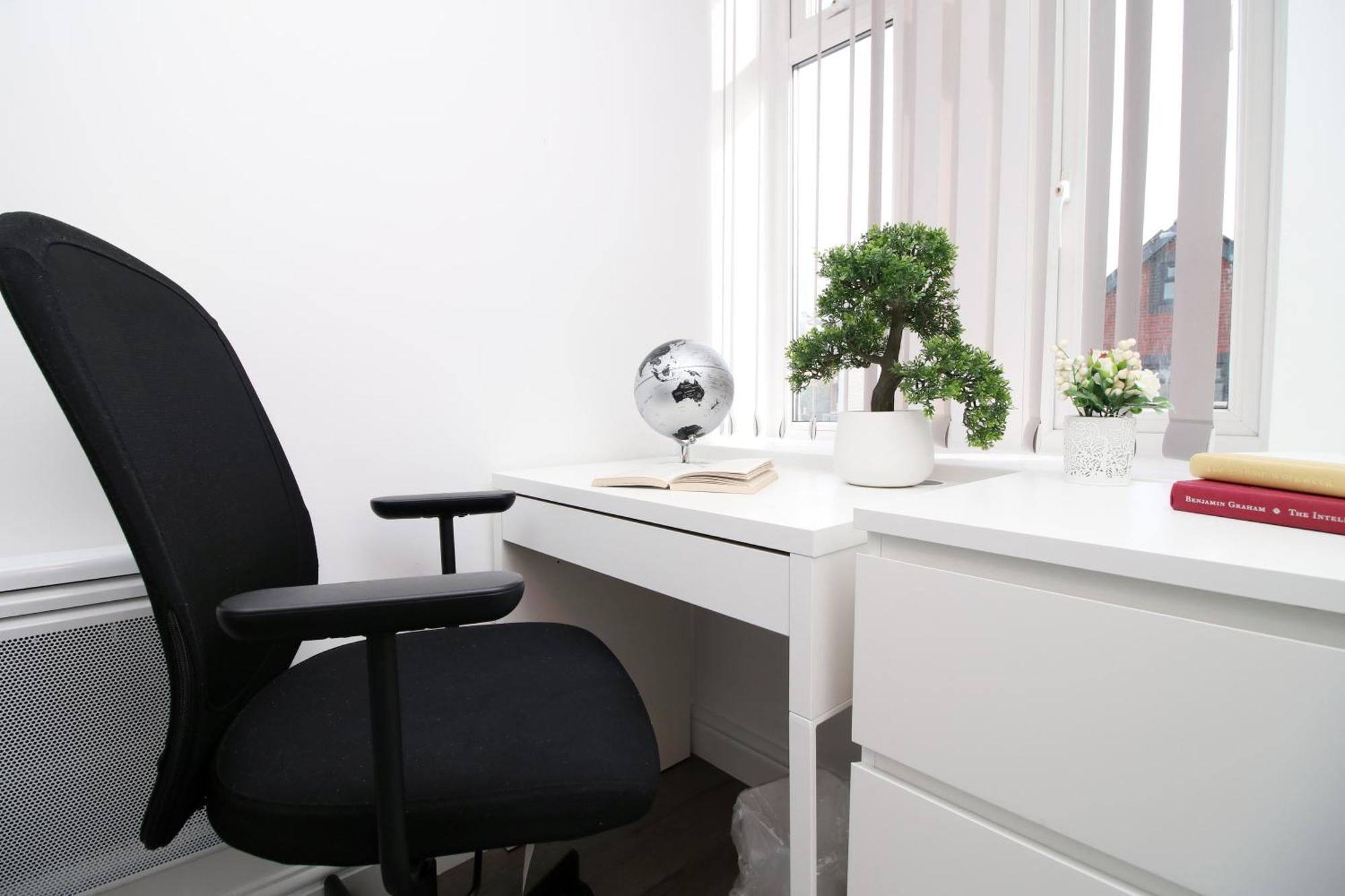 Premium Guesthouse, Fast Wi-fi, Street Free Parking, Central, Fully Equipped Guest house Cardiff