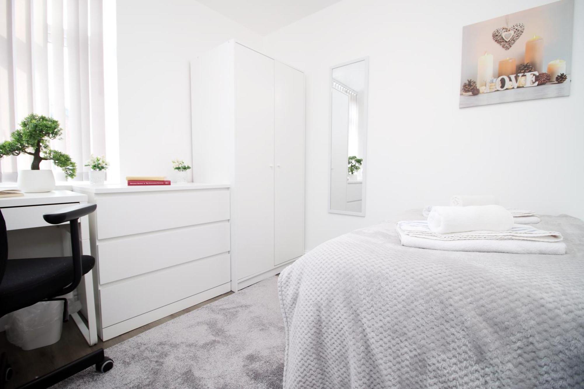Guest house Premium Guesthouse, Fast Wi-fi, Street Free Parking, Central, Fully Equipped *