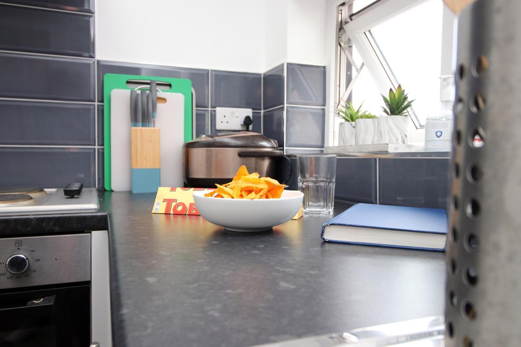 Guest house Premium Guesthouse, Fast Wi-fi, Street Free Parking, Central, Fully Equipped Cardiff