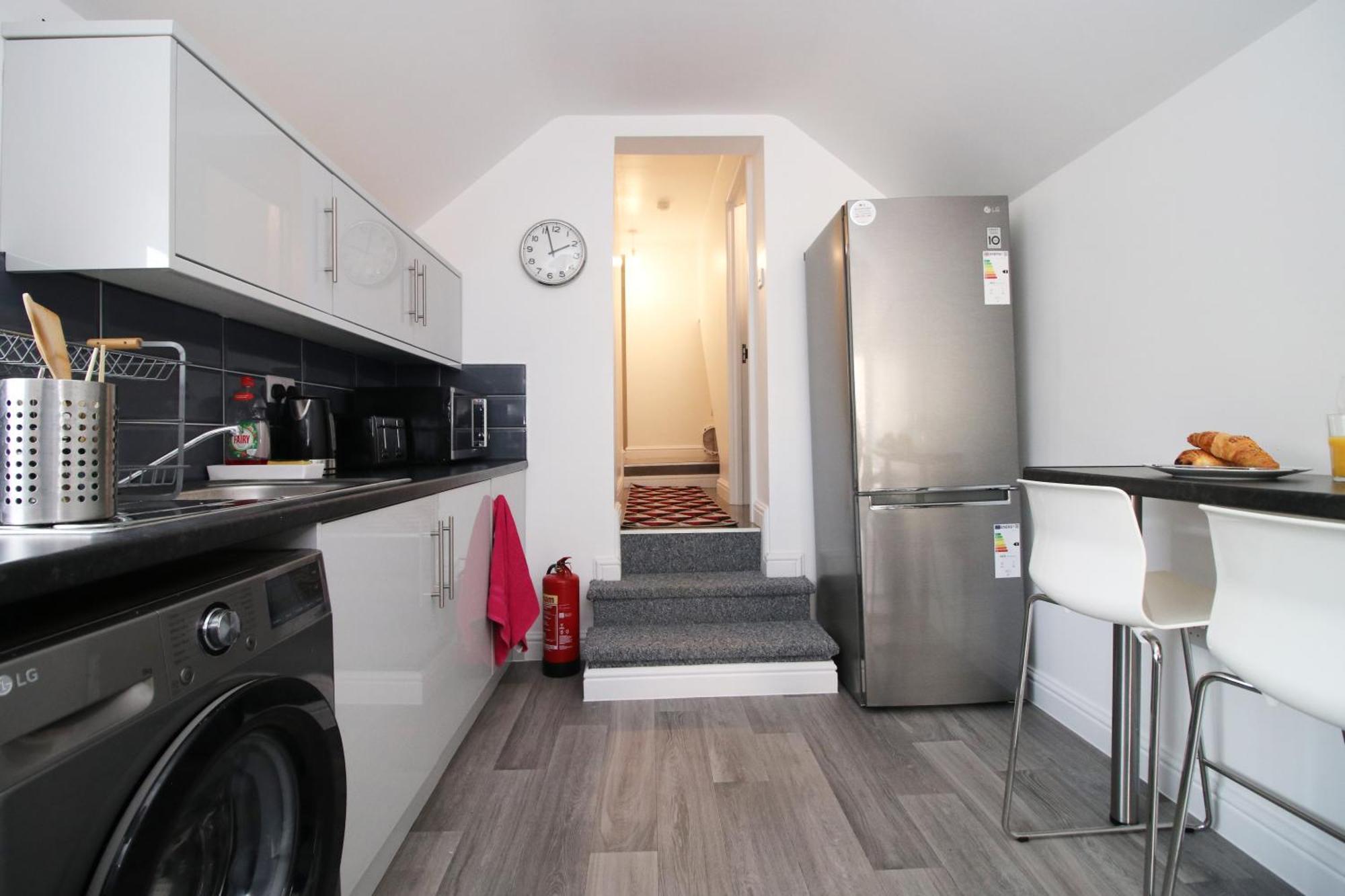 Guest house Premium Guesthouse, Fast Wi-fi, Street Free Parking, Central, Fully Equipped