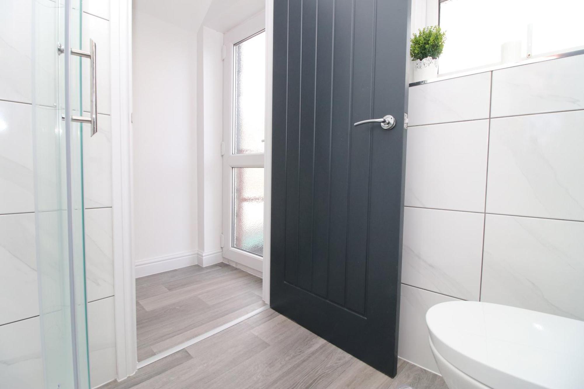 Premium Guesthouse, Fast Wi-fi, Street Free Parking, Central, Fully Equipped Cardiff