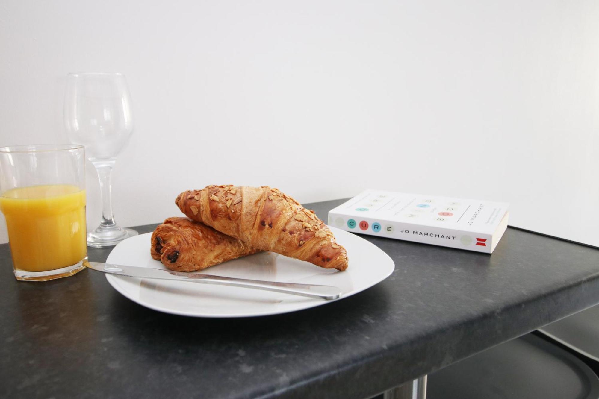 Premium Guesthouse, Fast Wi-fi, Street Free Parking, Central, Fully Equipped *
