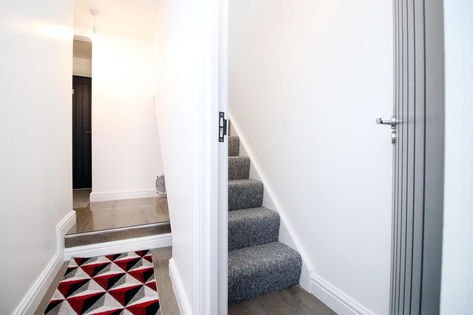 Premium Guesthouse, Fast Wi-fi, Street Free Parking, Central, Fully Equipped Guest house Cardiff