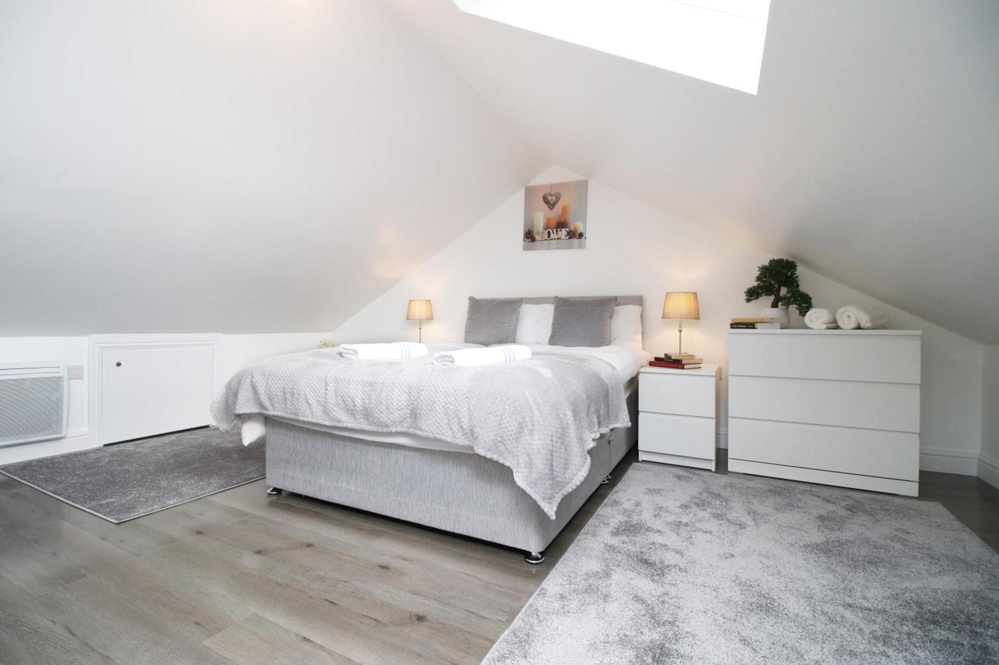Premium Guesthouse, Fast Wi-fi, Street Free Parking, Central, Fully Equipped * Cardiff