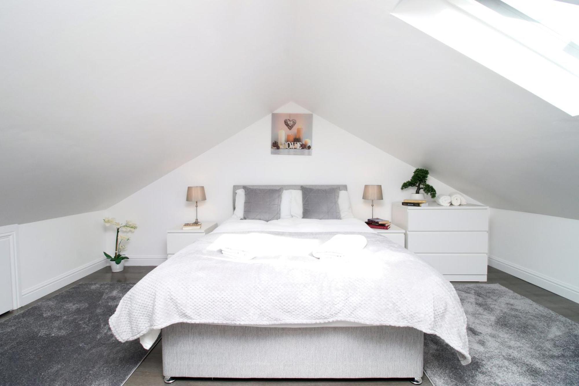 Premium Guesthouse, Fast Wi-fi, Street Free Parking, Central, Fully Equipped Guest house Cardiff