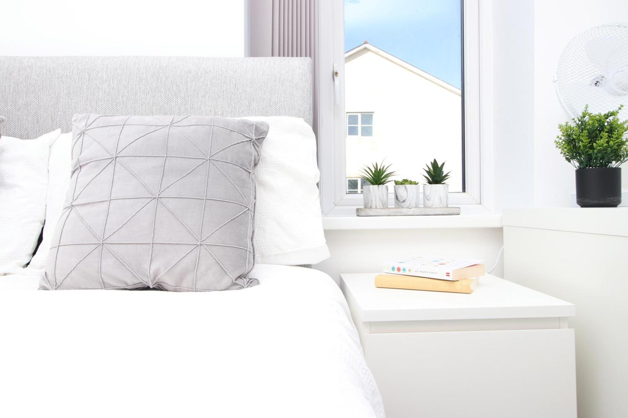 Premium Guesthouse, Fast Wi-fi, Street Free Parking, Central, Fully Equipped Guest house *