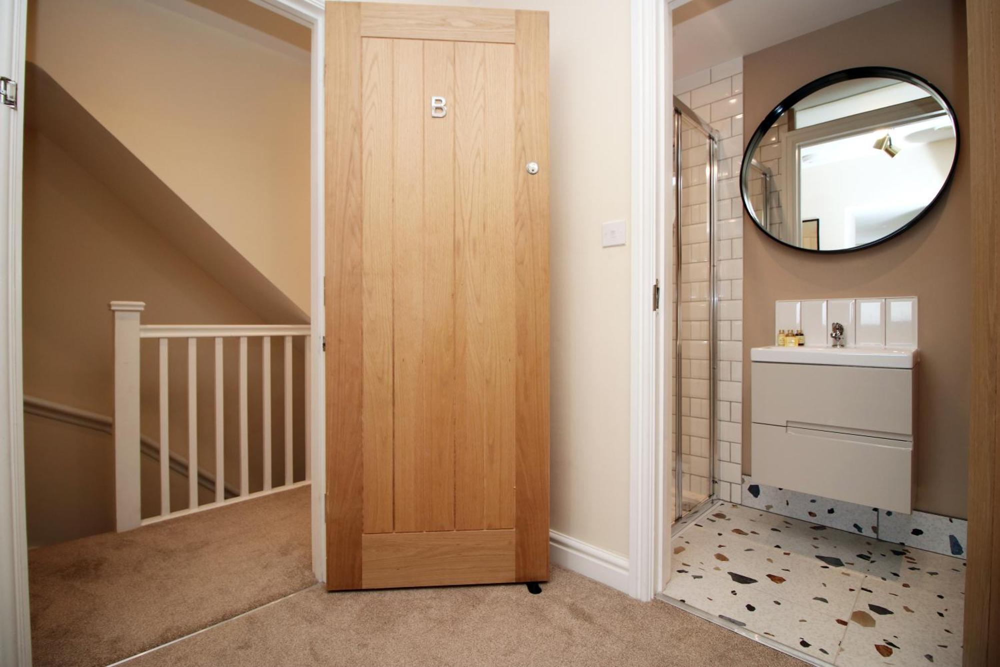 Luxury 4 Bedroom 4 Ensuite In Penarth * Cardiff