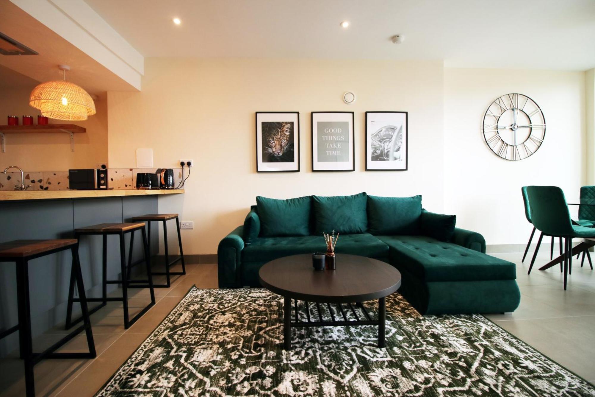 Holiday home Luxury 4 Bedroom 4 Ensuite In Penarth