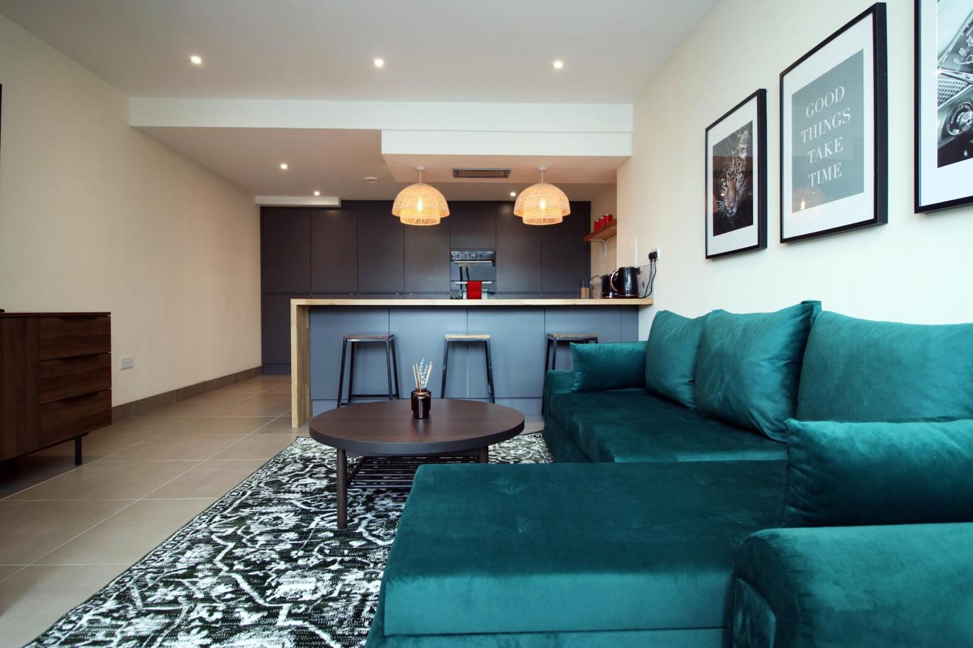 Luxury 4 Bedroom 4 Ensuite In Penarth *