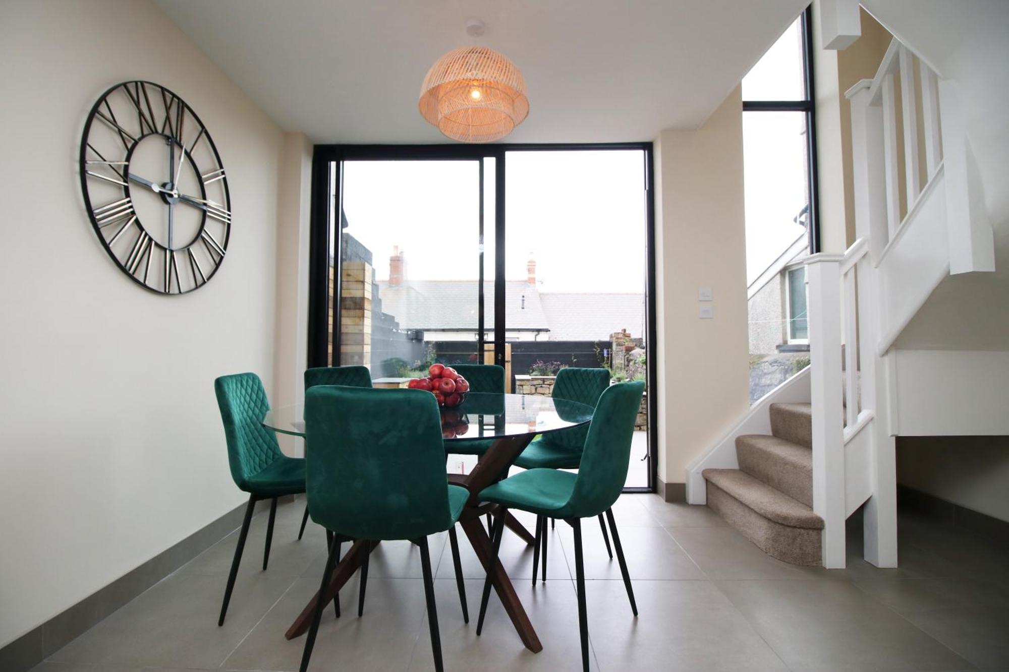 Luxury 4 Bedroom 4 Ensuite In Penarth Holiday home *