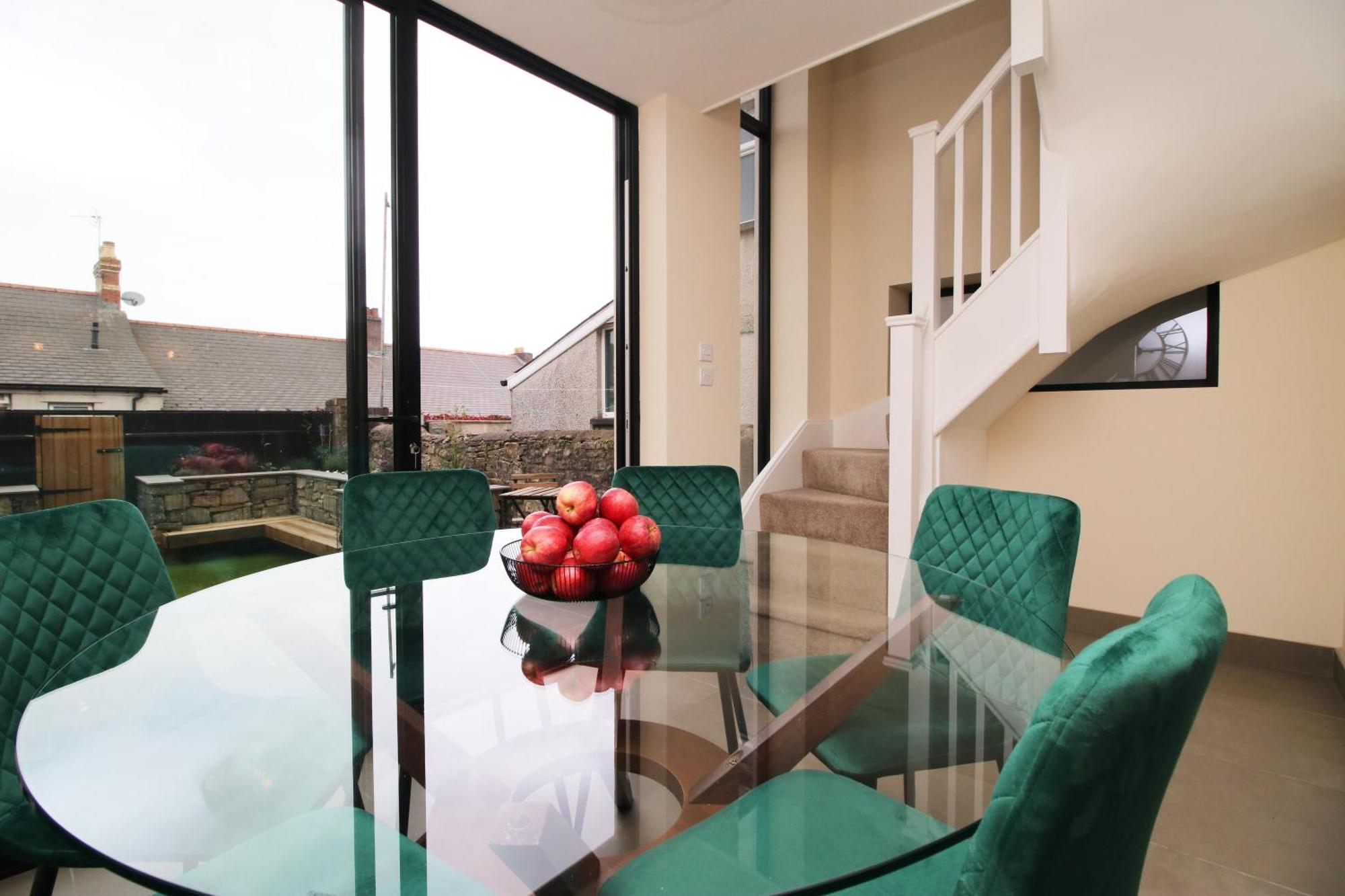 Holiday home Luxury 4 Bedroom 4 Ensuite In Penarth Cardiff