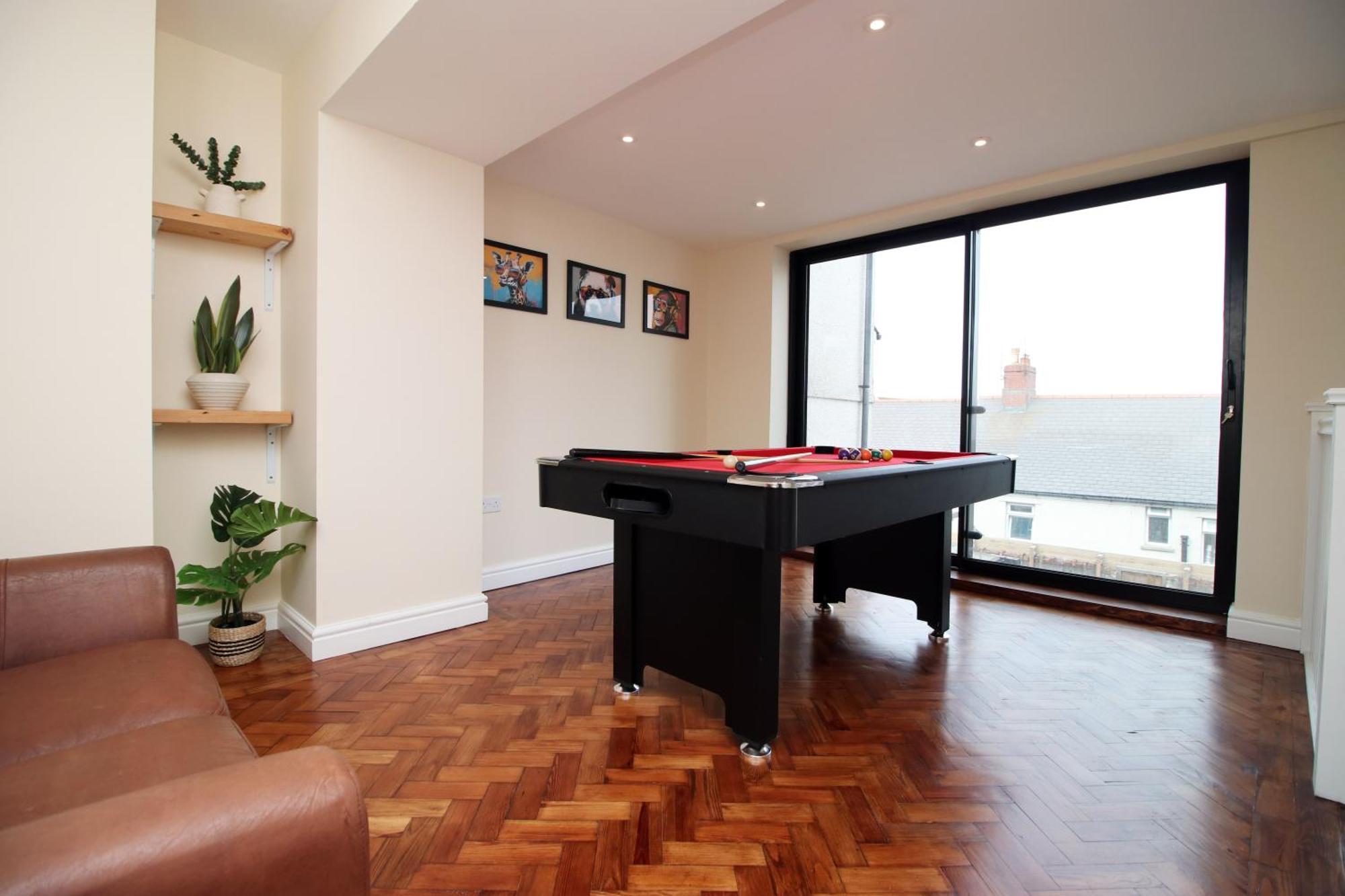Luxury 4 Bedroom 4 Ensuite In Penarth *