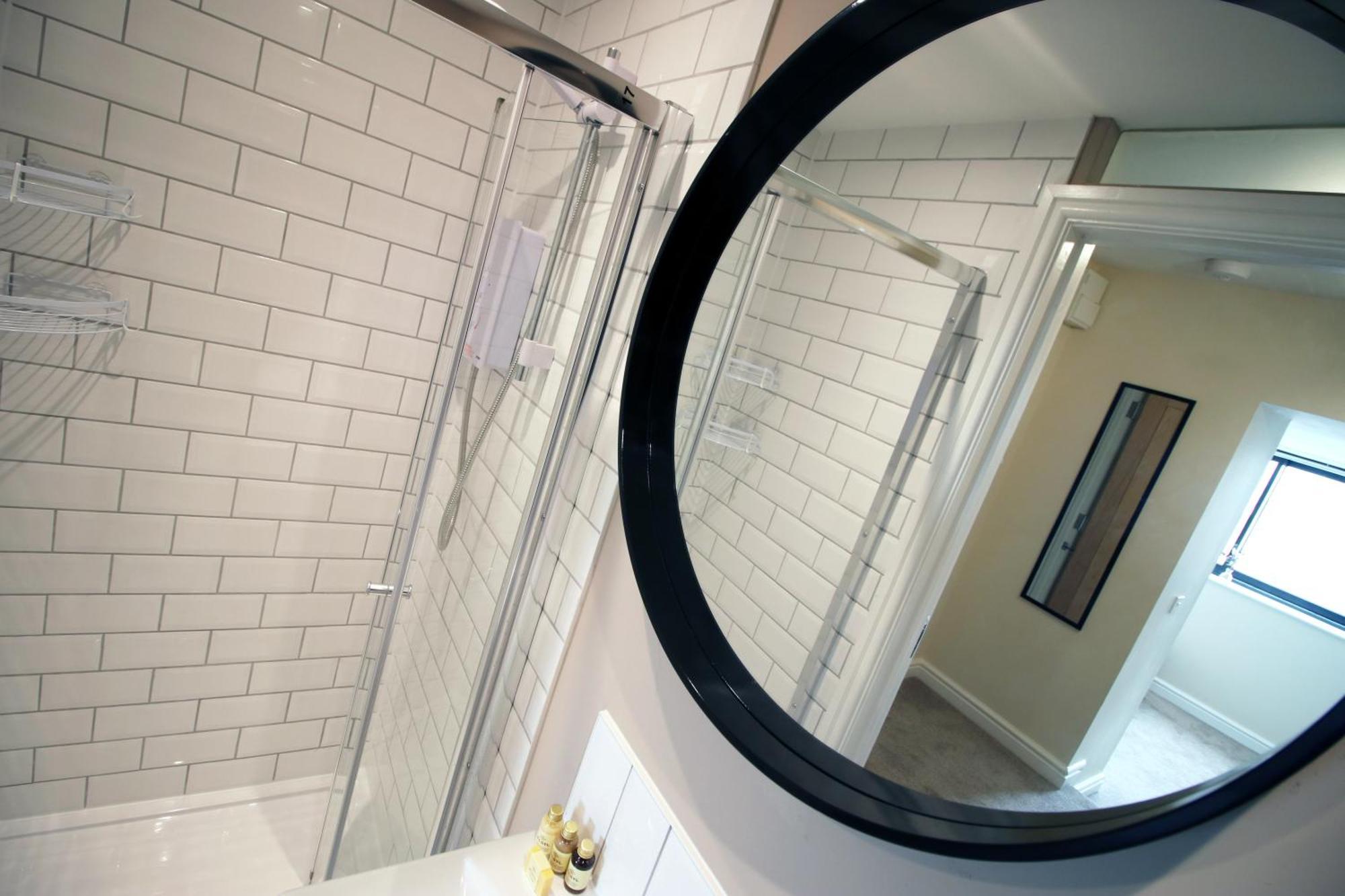 Luxury 4 Bedroom 4 Ensuite In Penarth Holiday home Cardiff