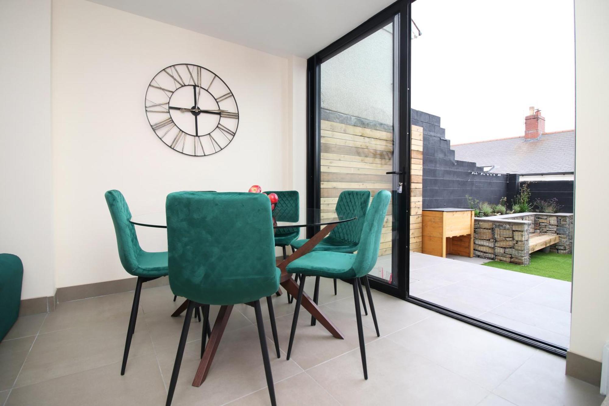 Holiday home Luxury 4 Bedroom 4 Ensuite In Penarth