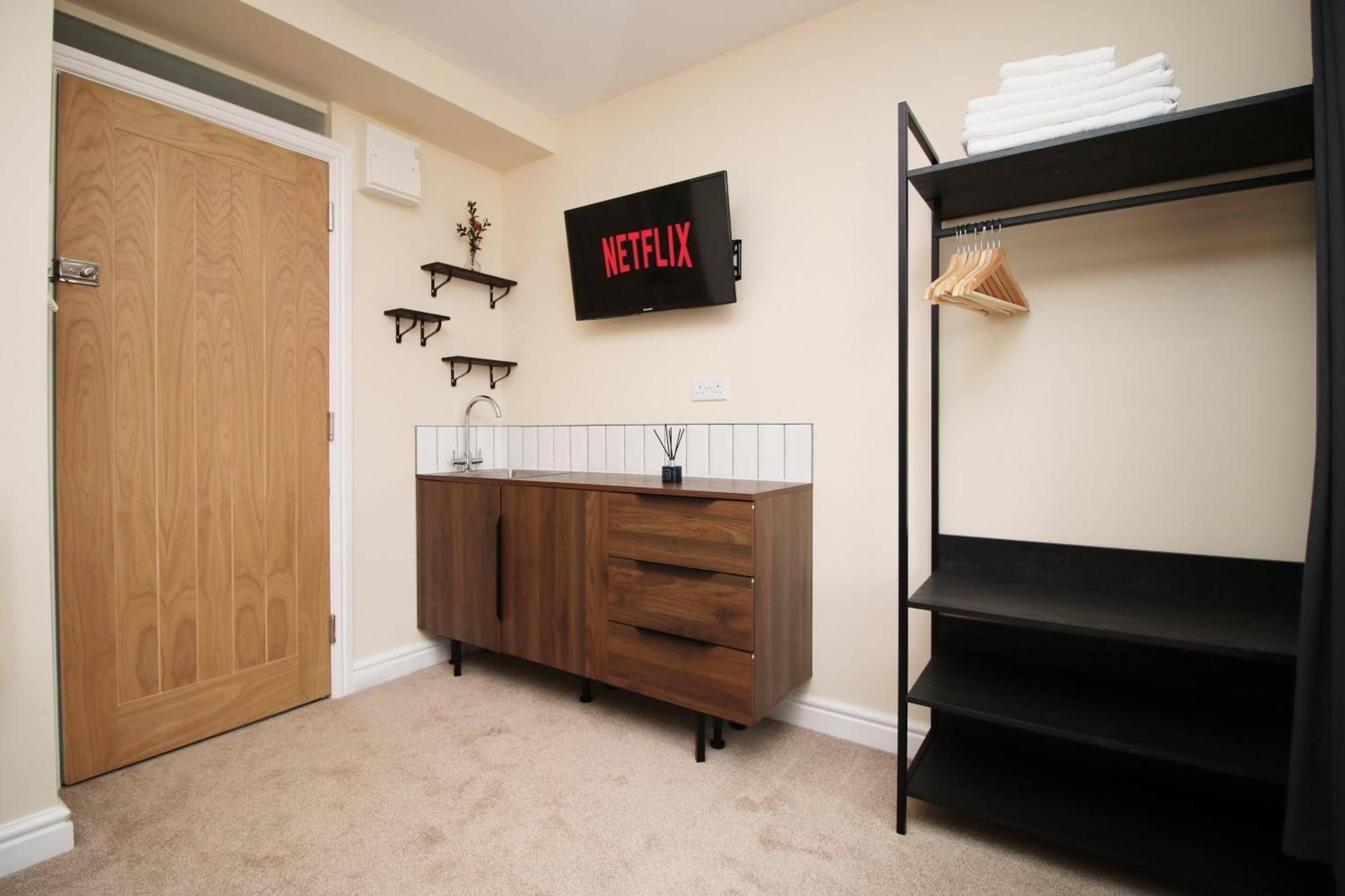 Luxury 4 Bedroom 4 Ensuite In Penarth