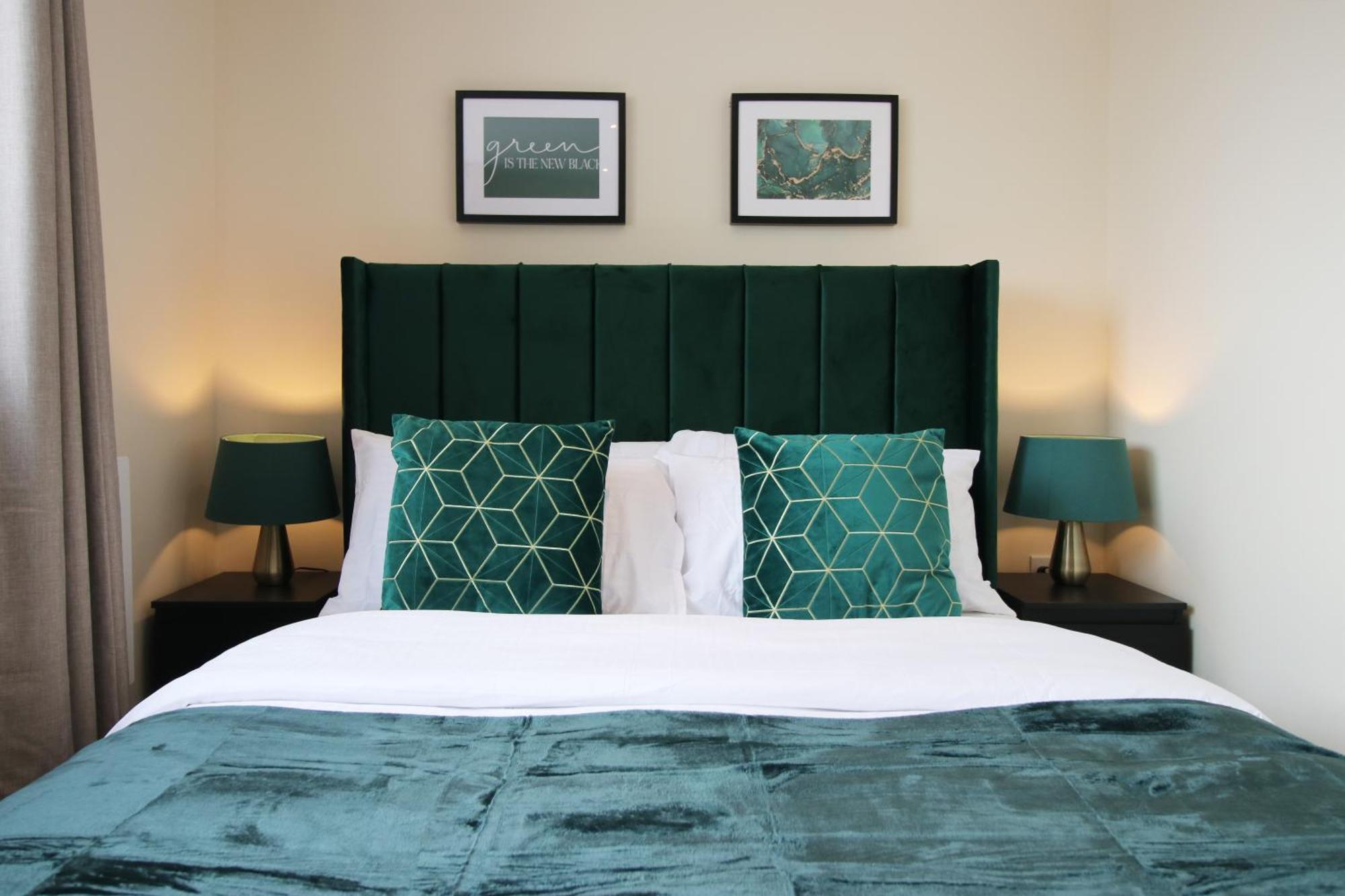 Luxury 4 Bedroom 4 Ensuite In Penarth Holiday home *