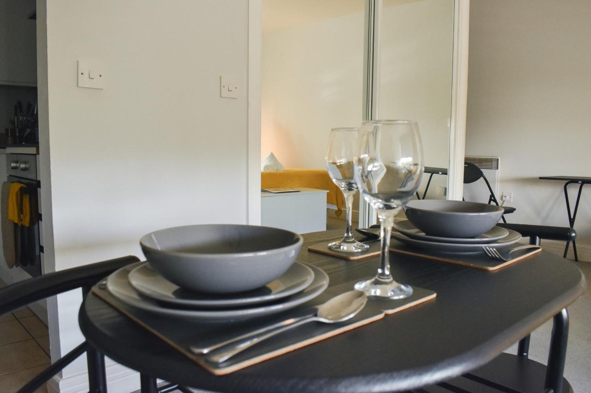 Apartment Studio For Professionals Trades Relocators *