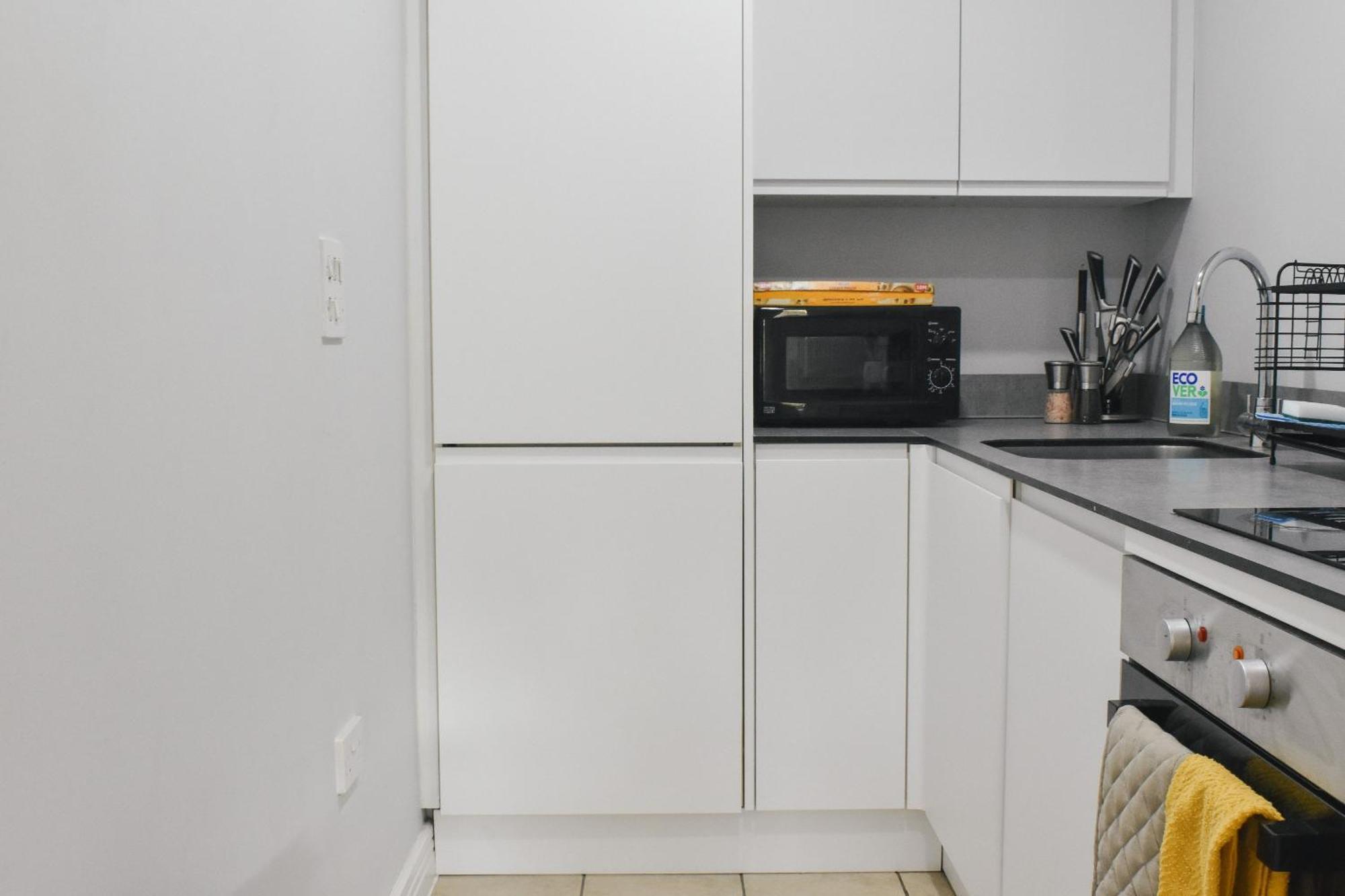 Studio For Professionals Trades Relocators * Cardiff