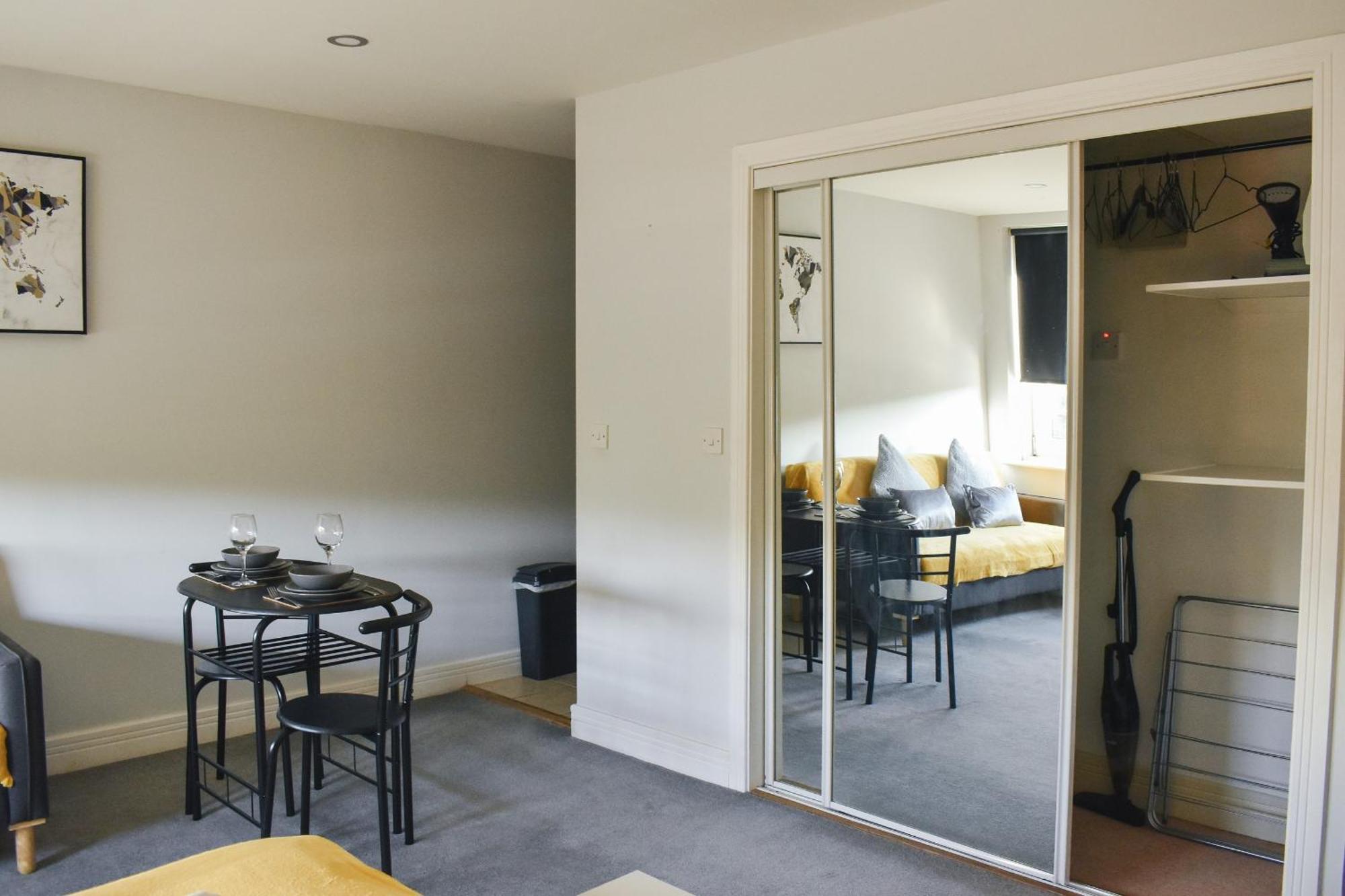Studio For Professionals Trades Relocators Apartment Cardiff