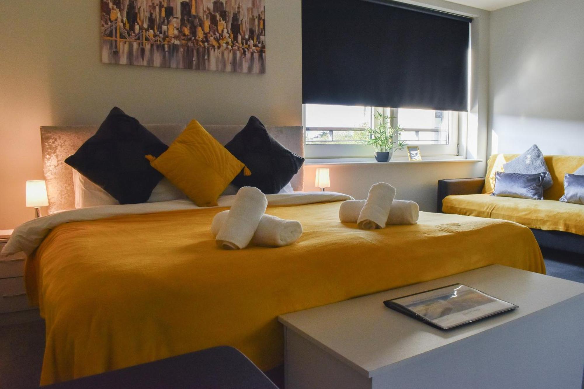 Studio For Professionals Trades Relocators * Cardiff