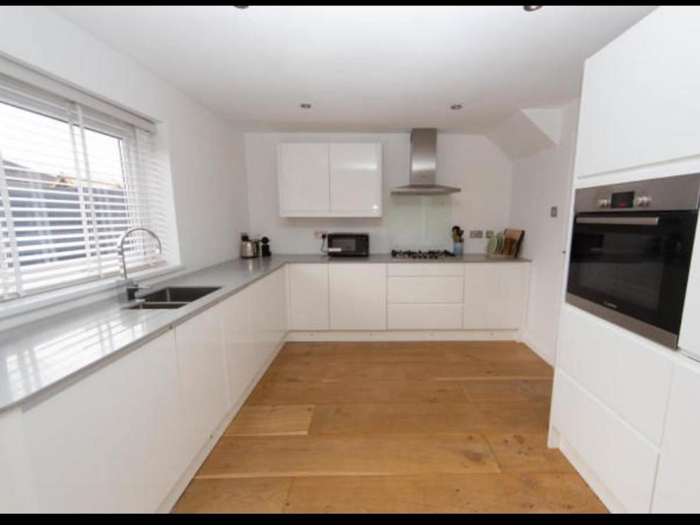 Sunny In Modern House * Cardiff