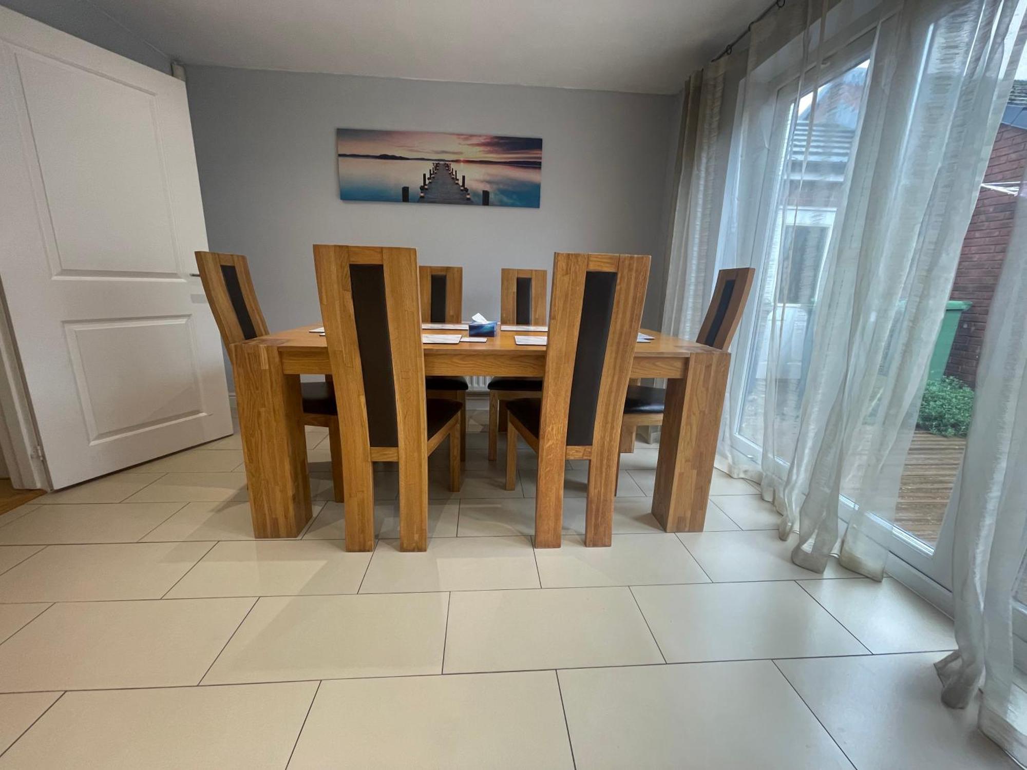 In Cardiff, Sleeps 8 Holiday home