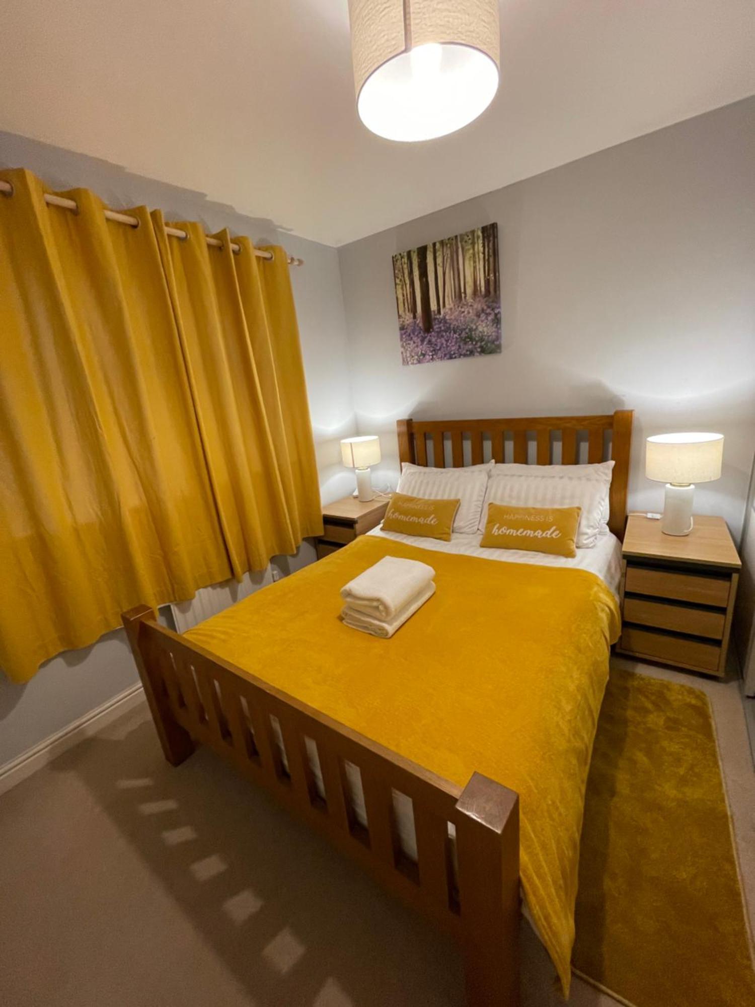 In Cardiff, Sleeps 8