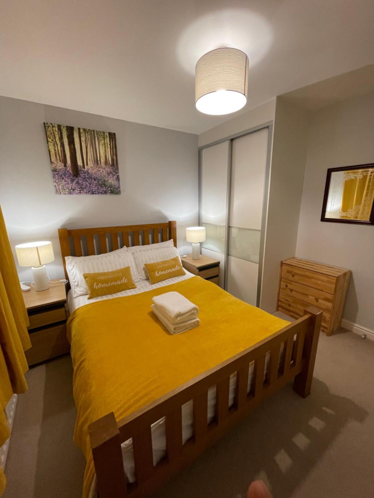 In Cardiff, Sleeps 8