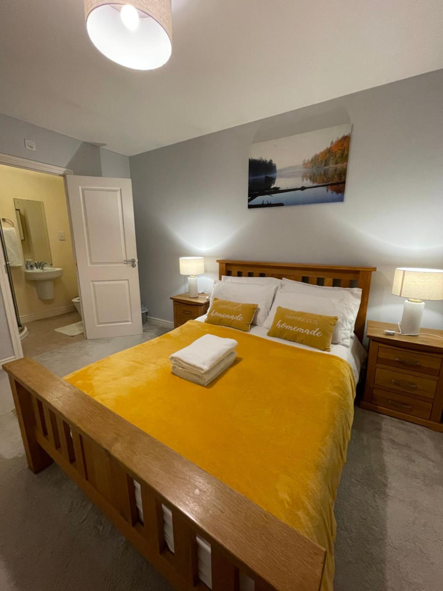 In Cardiff, Sleeps 8 Holiday home
