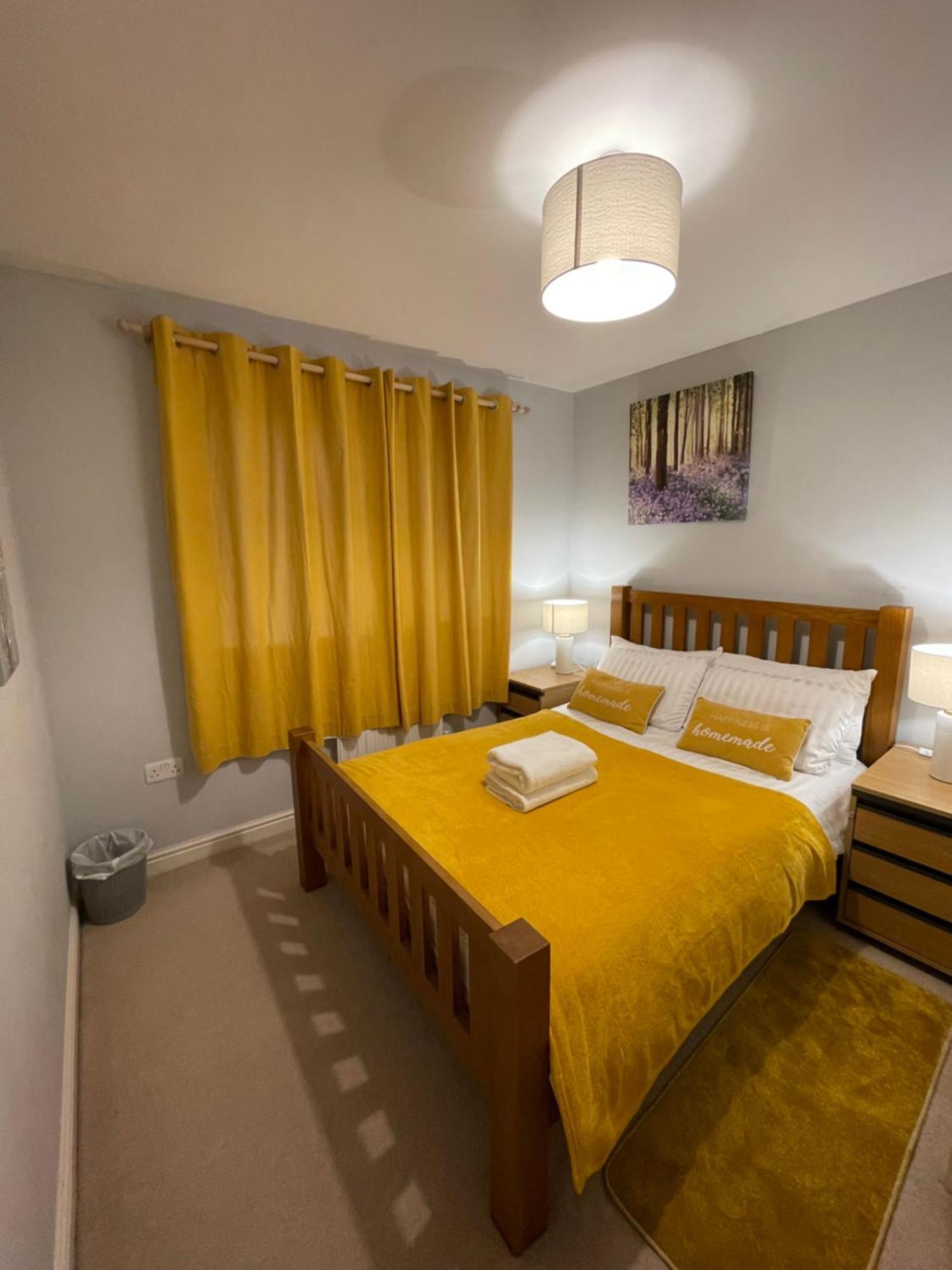 In Cardiff, Sleeps 8 Holiday home