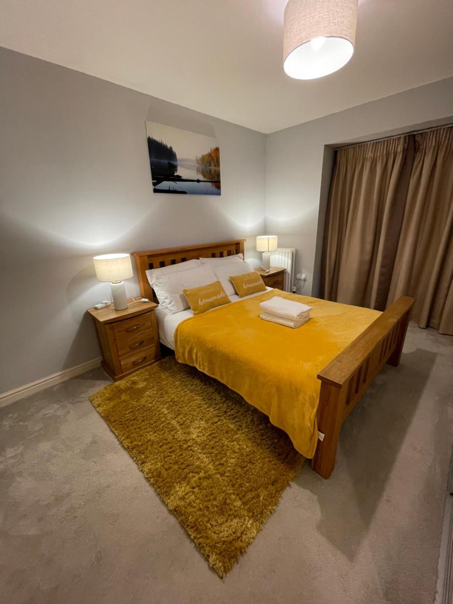 In Cardiff, Sleeps 8 *