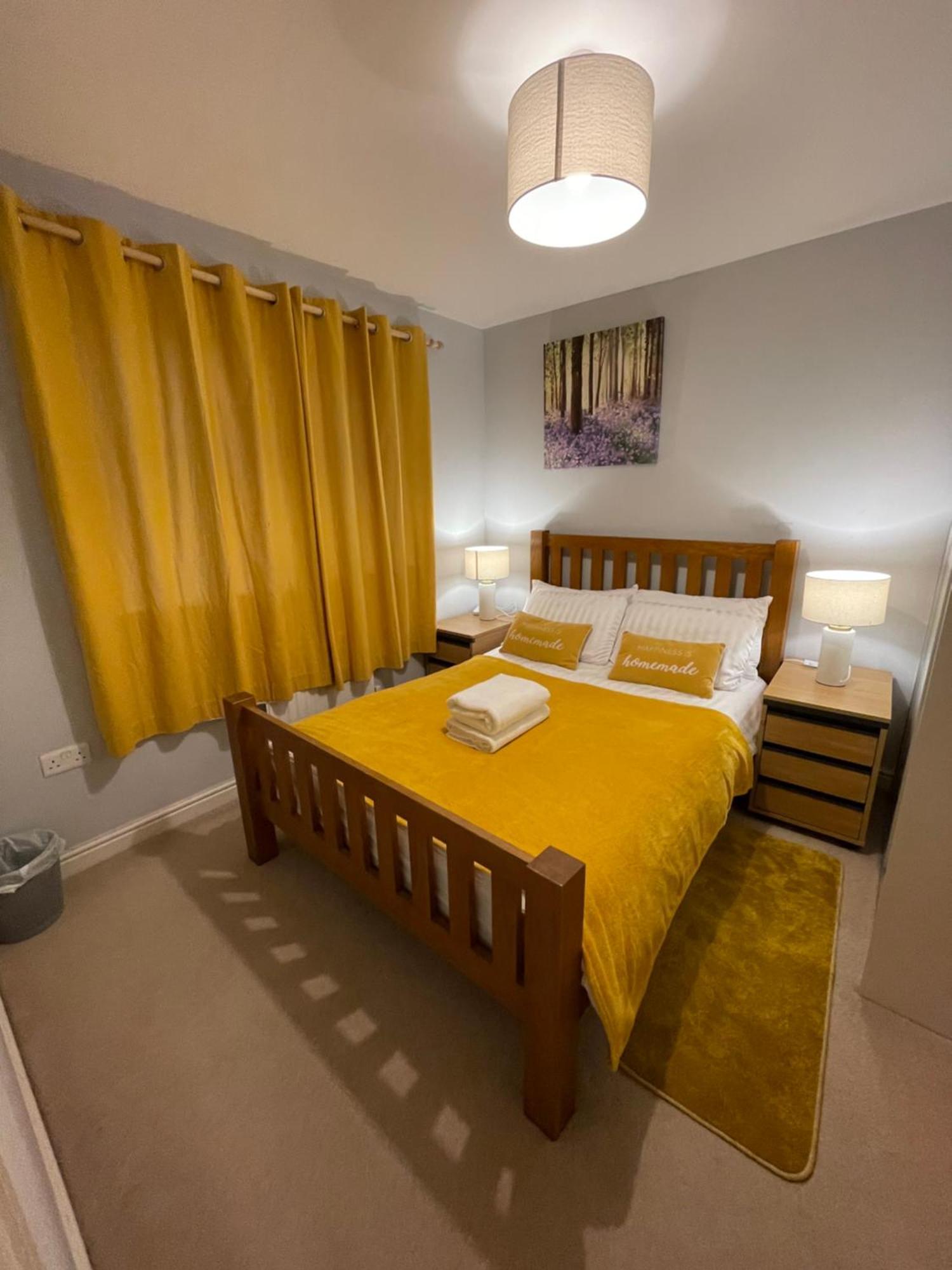In Cardiff, Sleeps 8 Holiday home