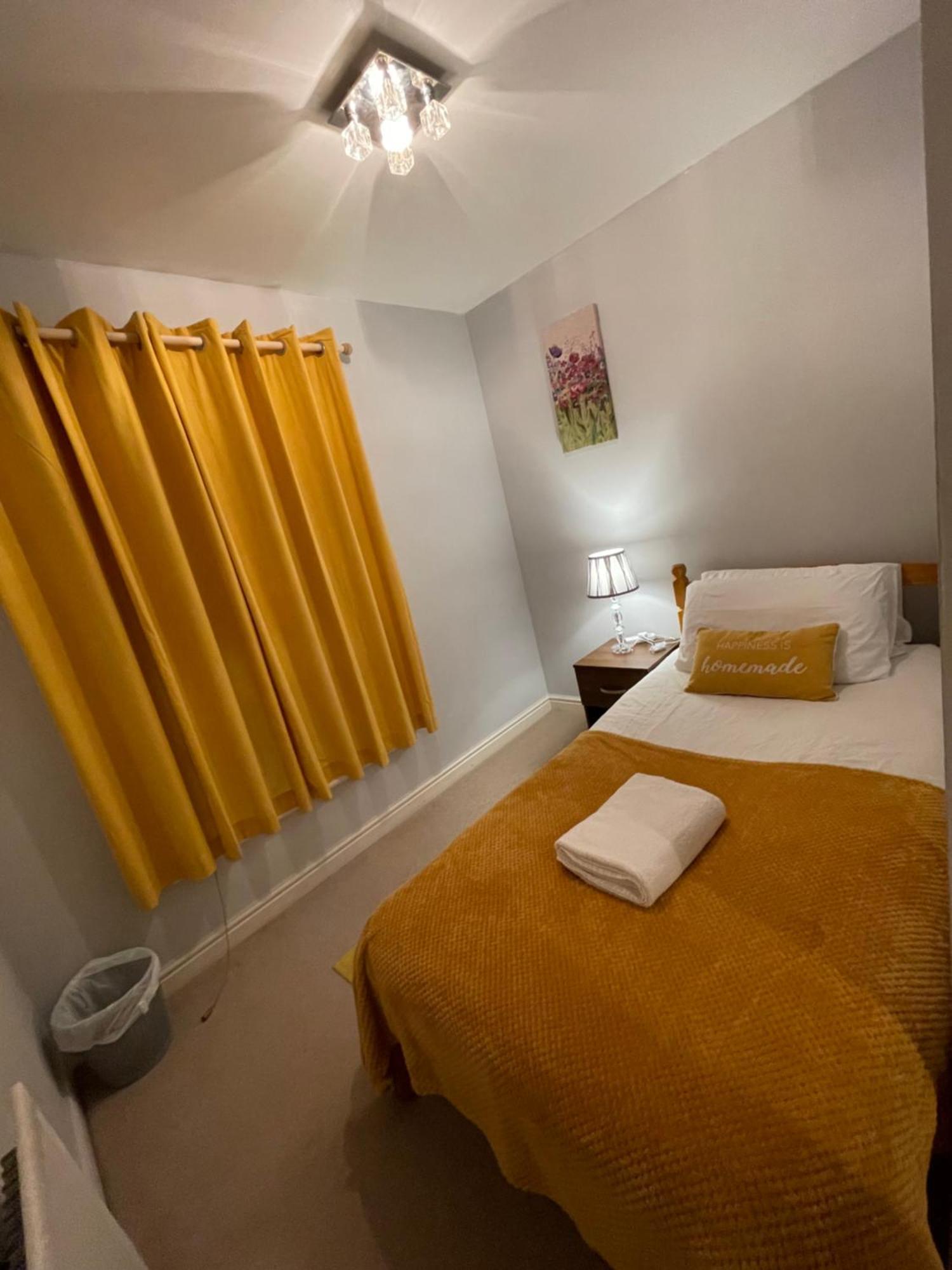 In Cardiff, Sleeps 8 *